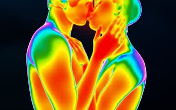 A química sexual é o sentimento muito forte, mas inefável, que você sente em seu corpo quando se sente atraído por alguém - iStock