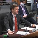 Brandon Boulware pediu a deputados que não proíbam a inclusão da filha trans em times femininos - Reprodução/YouTube