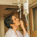 A atriz Duda Riedel chamou a atenção para o fato de que o Bussulfano poderia não ser mais comercializado no Brasil - Reprodução / Twitter