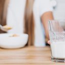 A intolerância à lactose se manifesta após a ingestão de alimentos derivados do leite - Freepik