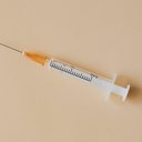 A injeção trimestral é uma das opções de métodos anticoncepcionais hormonais - Freepik