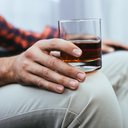 É importante lembrar que a bebida, em grandes quantidades, pode ser prejudicial - iStock