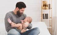 A paternidade vem acompanhada de preocupações financeiras e com o relacionamento - iStock