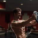 Conheça bons exercícios para ombros na academia - iStock