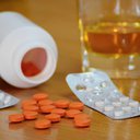 O álcool age no sistema nervoso central, assim como antidepressivos, ansiolíticos e outros remédios - iStock