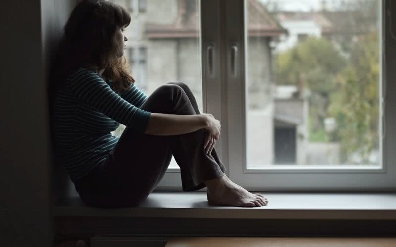 A solidão apareceu como fator de risco independente de depressão na meia-idade - iStock