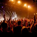 Com o ritmo de vacinação no Brasil, grandes eventos podem demorar - iStock