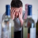 O risco de dependência estaria associado a uma sensibilidade maior ao prazer gerado pela bebida - iStock