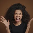 Algumas pessoas com transtornos psiquiátricos, como o de personalidade, podem ter explosões de raiva - iStock