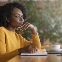 Movimentar o corpo pode ser de grande ajuda durante o momento - iStock