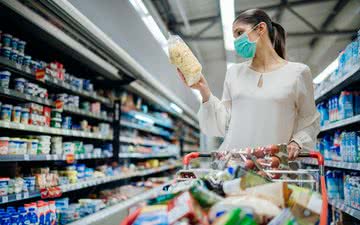 Há pouca probabilidade de ser contaminado por conta de alimentos ou embalagens - iStock