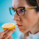 A fisioterapia de cheiros ajuda o olfato a reaprender e recuperar sua função - iStock