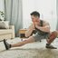 Com apenas alguns minutos por dia e usando o peso do próprio corpo, você pode fortalecer essa musculatura em casa! - iStock
