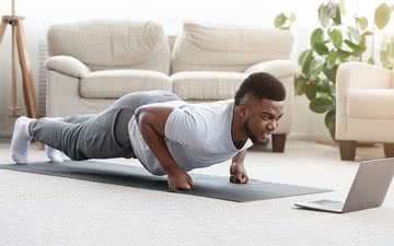 Veja alguns tipos de treino que você pode usar para se exercitar em casa - iStock