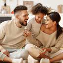 Quem se sente feliz tem menos problemas de saúde, menor risco de depressão e vida mais longa - iStock