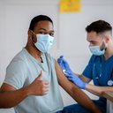 Tomar a vacina contra Covid-19 pode proteger a saúde sexual e a fertilidade dos homens - iStock