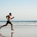 Ao correr em um relevo diferente você consegue recrutar outras fibras musculares e variar melhor os treinos - iStock