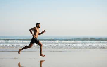 Ao correr em um relevo diferente você consegue recrutar outras fibras musculares e variar melhor os treinos - iStock
