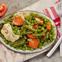 Uma salada à base de vegetais e legumes refogados é sempre uma boa escolha - iStock