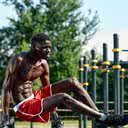 Conheça 4 exercícios de calistenia para os tríceps - iStock