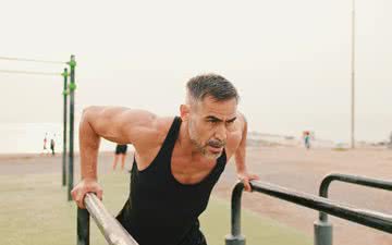 A calistenia é um método de fortalecimento muscular em que os exercícios são feitos com o peso do corpo - iStock