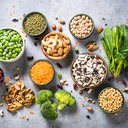 Caprichar nas fontes de proteína vegetal ajuda a manter a massa muscular e cuidar da saúde - iStock