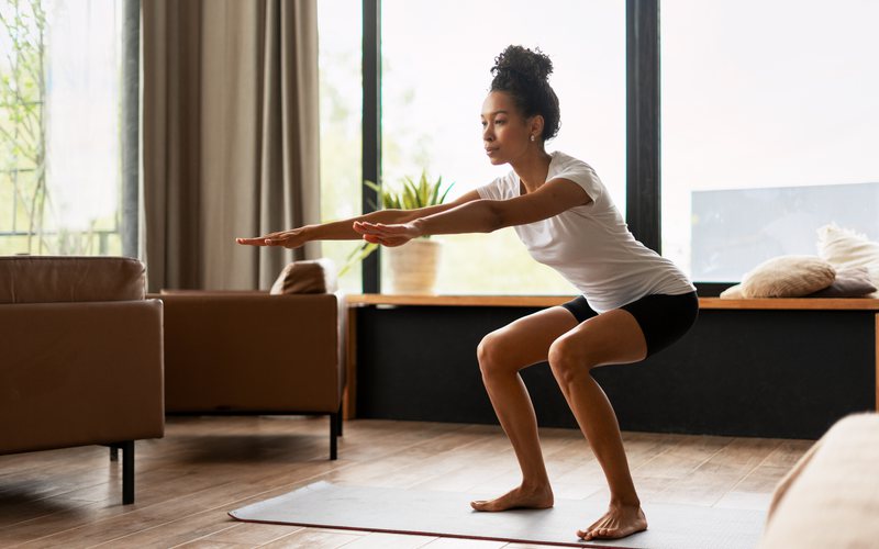 Você pode usar esses exercícios para treinar pernas em casa - iStock