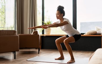 Você pode usar esses exercícios para treinar pernas em casa - iStock