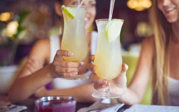 O consumo exagerado de bebida alcoólica pode ter mais impacto para a mulher - iStock