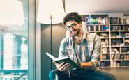Selfies de leitura: cultivo da cultura  ou (falsa) “carteirada” intelectual? - iStock