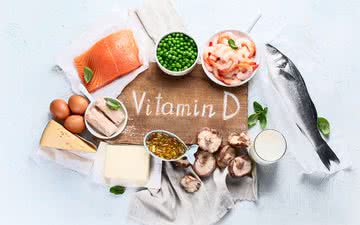 A vitamina D é obtida pela da luz solar, e também pela carne de peixes gordurosos, gema de ovo e queijo - iStock