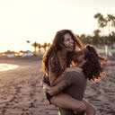 O amor celebra as diferenças e constrói conexões que permitem que ambas as pessoas prosperem como indivíduos - iStock