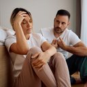 A ansiedade frequentemente dá origem ao ciúme ou a um medo persistente de abandono - iStock