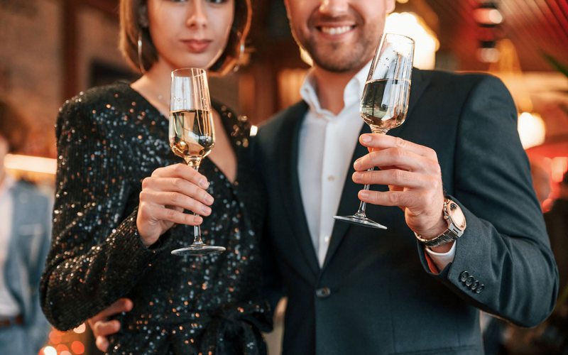 O status social de um parceiro é priorizado sobre suas qualidades pessoais nessa dinâmica - iStock