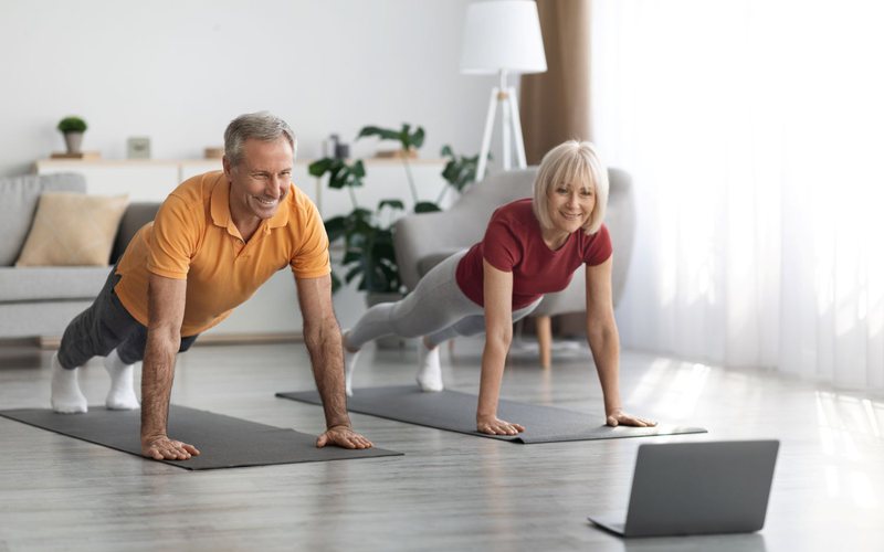 Passar tempo juntos fazendo algo que ambos gostam pode solidificar uma amizade dentro do relacionamento romântico - iStock
