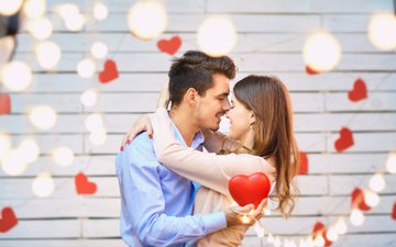Alguns podem argumentar que o que chamamos de amor é, na verdade, uma série de respostas hormonais - iStock
