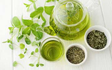 Os antioxidantes do chá verde podem interferir no crescimento de alguns tipos de câncer - iStock