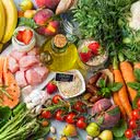 Esta dieta promove alimentos ricos em potássio, magnésio, cálcio, fibras e proteínas que ajudam a diminuir a pressão arterial - iStock