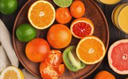 Frutas cítricas possuem antioxidantes, reduzindo a ação dos radicais livres no nosso organismo - iStock