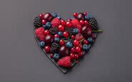 Frutas vermelhas estão cheias de polifenóis antioxidantes que ajudam a reduzir risco de doenças cardíacas - iStock