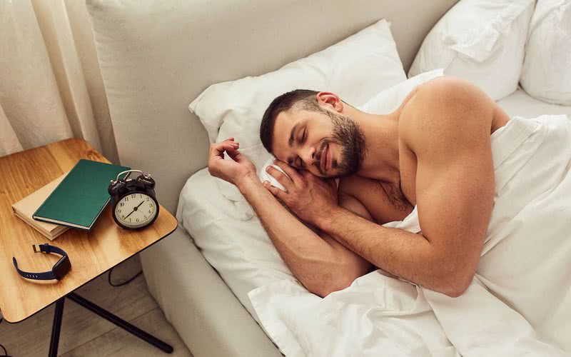 Não importa sexo ou status de relacionamento, dormir nu ainda é bom para o bem-estar emocional - iStock