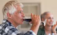 Consumir até 7,5 doses de álcool por semana pode diminuir o risco de ataques cardíacos recorrentes - iStock