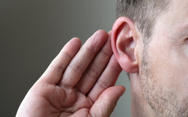 A perda auditiva, que parece estar ligada ao Parkinson, pode surgir até cinco anos antes do diagnóstico da doença - iStock
