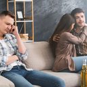 Algumas vezes, após decepções, ao ver casais felizes, podemos pensar que somos simplesmente indignos de amor - iStock