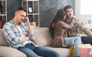Algumas vezes, após decepções, ao ver casais felizes, podemos pensar que somos simplesmente indignos de amor - iStock