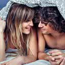 Usar a criatividade para brincar embaixo das cobertas pode ser uma boa pedida - iStock