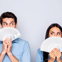 Pesquisadores querem saber se pessoas com mais recursos financeiros estão mais satisfeitas com a vida de solteiro - iStock