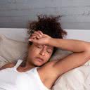 Se mesmo depois de dormir por oito horas você já acorda cansado, é preciso investigar o problema - iStock