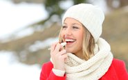 Uma parte do corpo que costuma ser esquecida são os lábios, que ressecam muito no inverno - iStock