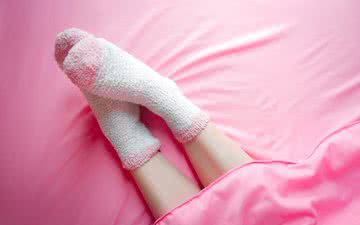 Pessoas que têm mãos e pés quentes são mais propensas a adormecer rapidamente - iStock